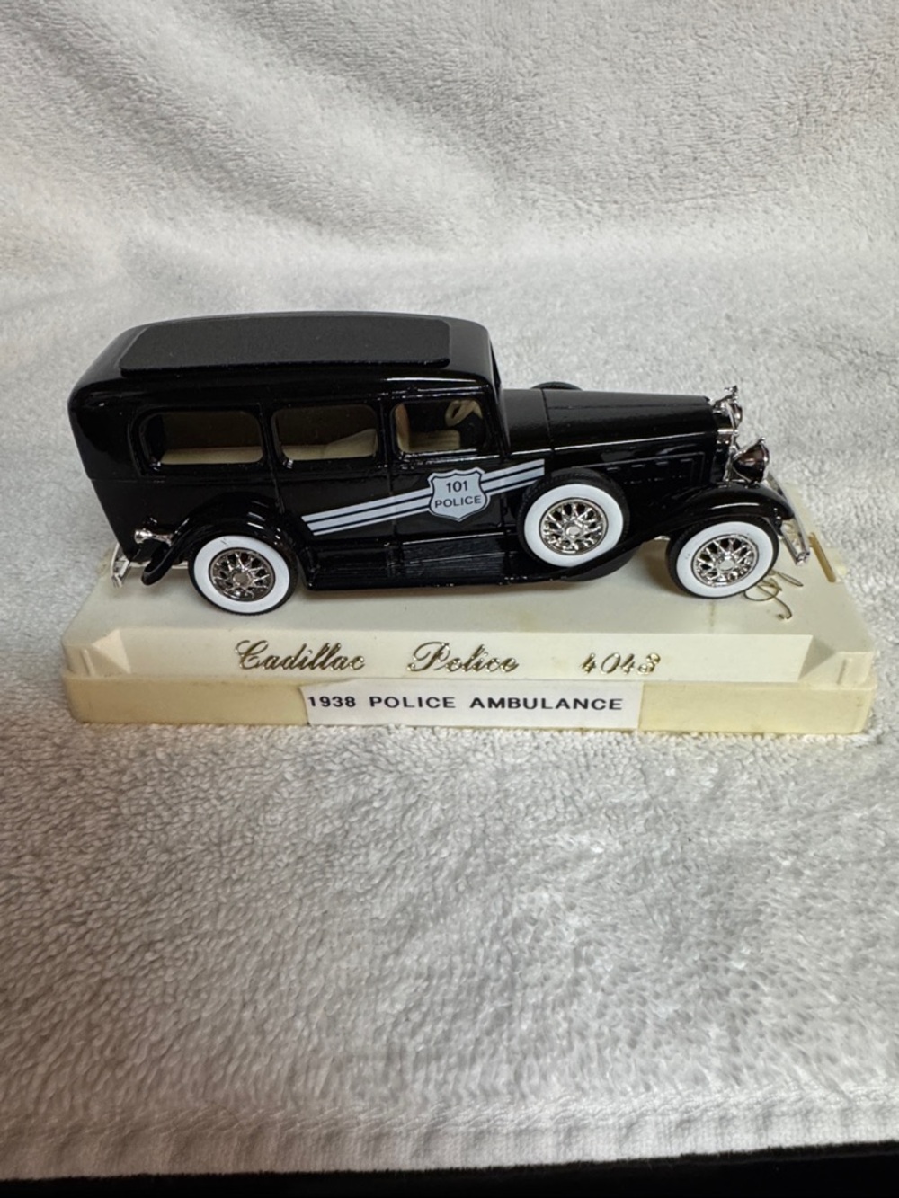 Solido Black 1938 Police Ambulance Die-Cast Toy Car 1:43 Scale